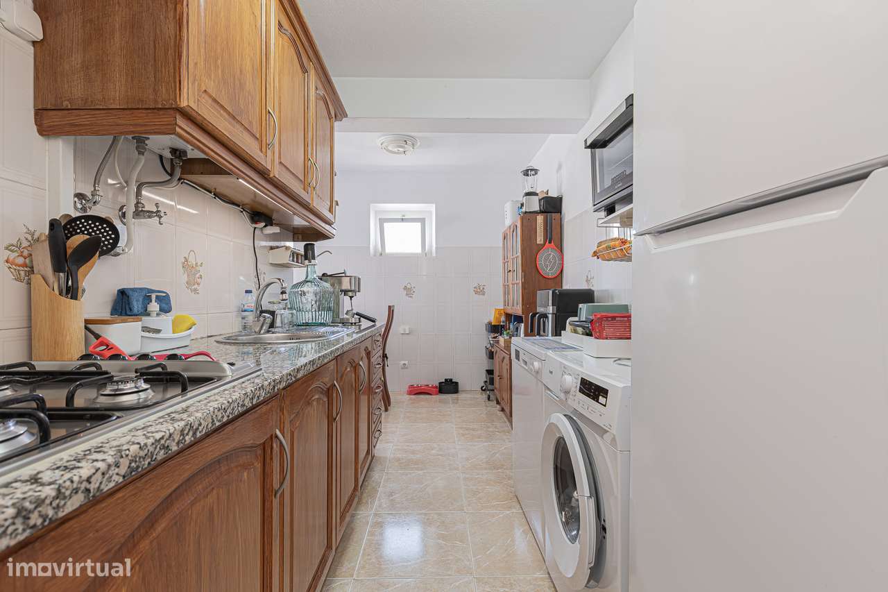 Apartamento de 4 assoalhadas no centro da Moita-9