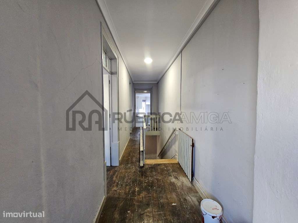 Moradia no centro histórico de Loulé com 2 pisos , armazém e casa-10