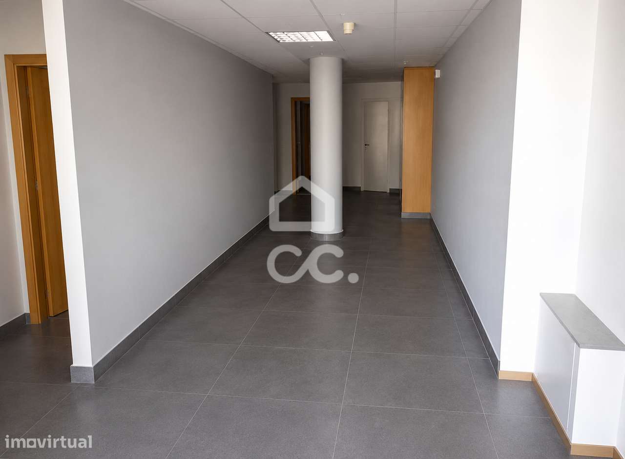 Loja de 2 Pisos com 242 m² em Amiais de Baixo – Santarém-8
