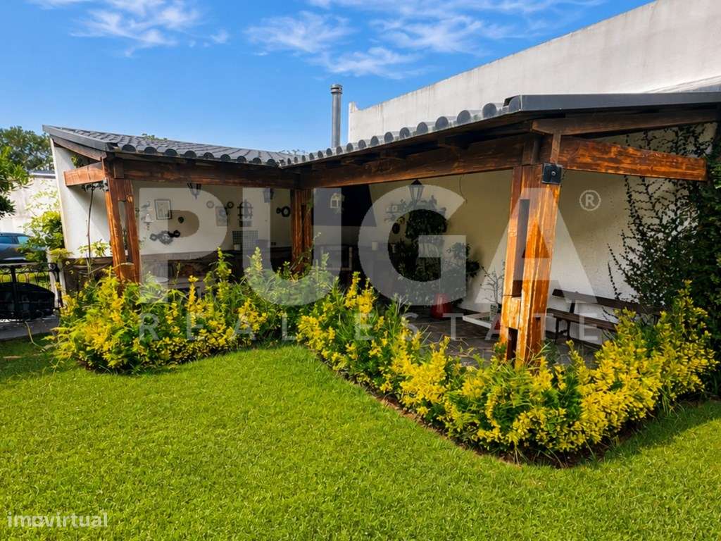 Moradia T5 em Miramar | Lote de 1.135 m² a escassos metros da Praia-17