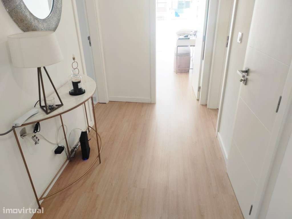 T2 totalmente remodelado no centro do Casal São Brás-6