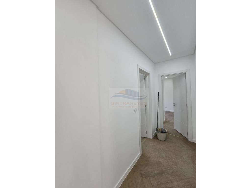 T3 Junto á Urbanização Vila Chã, com 2 WCS e Varandas - Totalmente ...-45