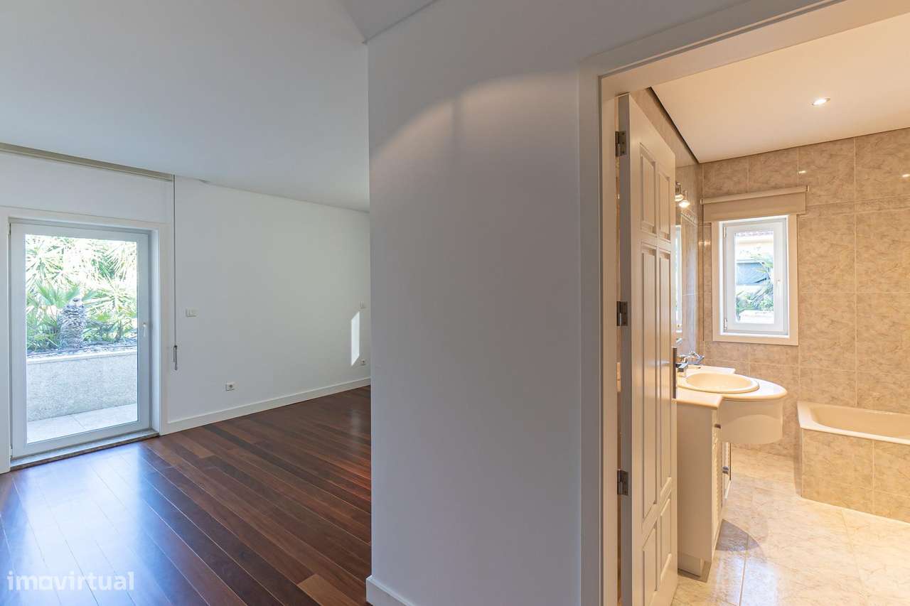 Moradia de Luxo com Elevada Privacidade, Piscinas Interior e...-47