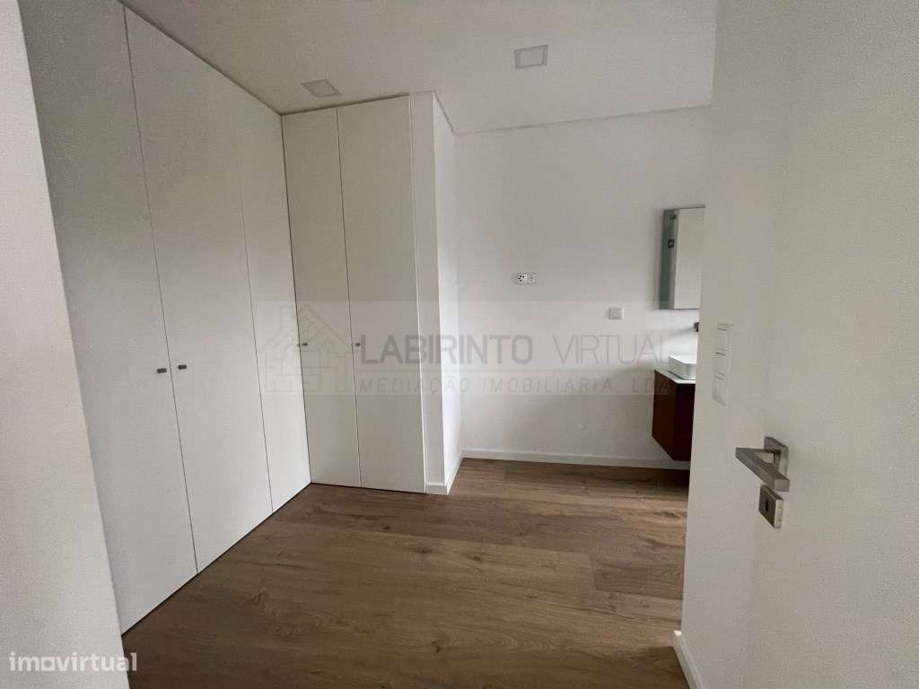 Vende-se Moradias T4 em Condomínio privado, no Fanqueiro - Loures-17