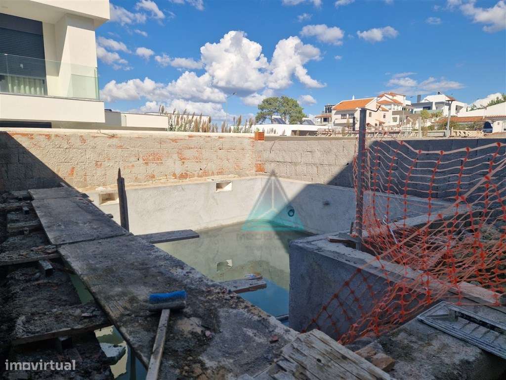 Moradia T3 NOVA * * VALE FETAL / CHARNECA CAPARICA * * PISCINA-2