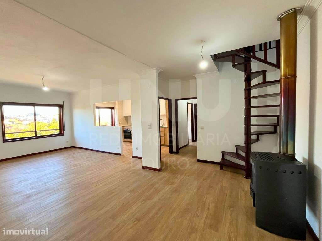 Apart. T2 Duplex Renovado | Oliveira do Douro, V.N. de Gaia-24