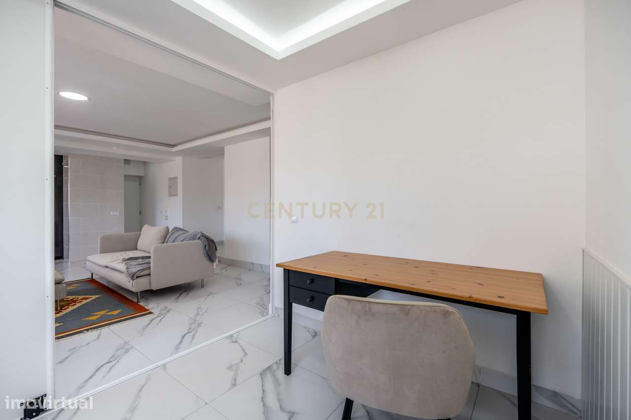 Exclusivo Apartamento T2 | Único Apartamento no 7º Piso | Vista Rio |-17