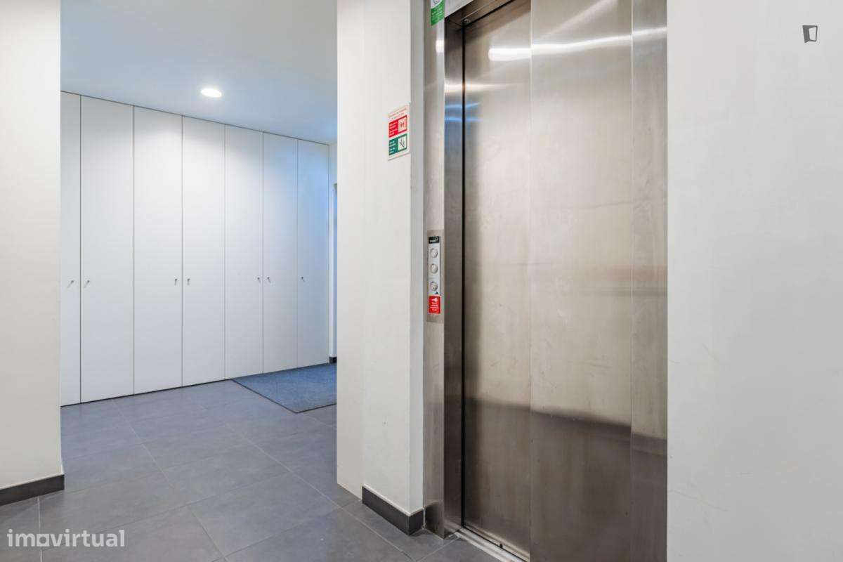 Apartamento com 1 quartos - localizado em Santo Ildefonso Porto - Grande imagem: 2/9