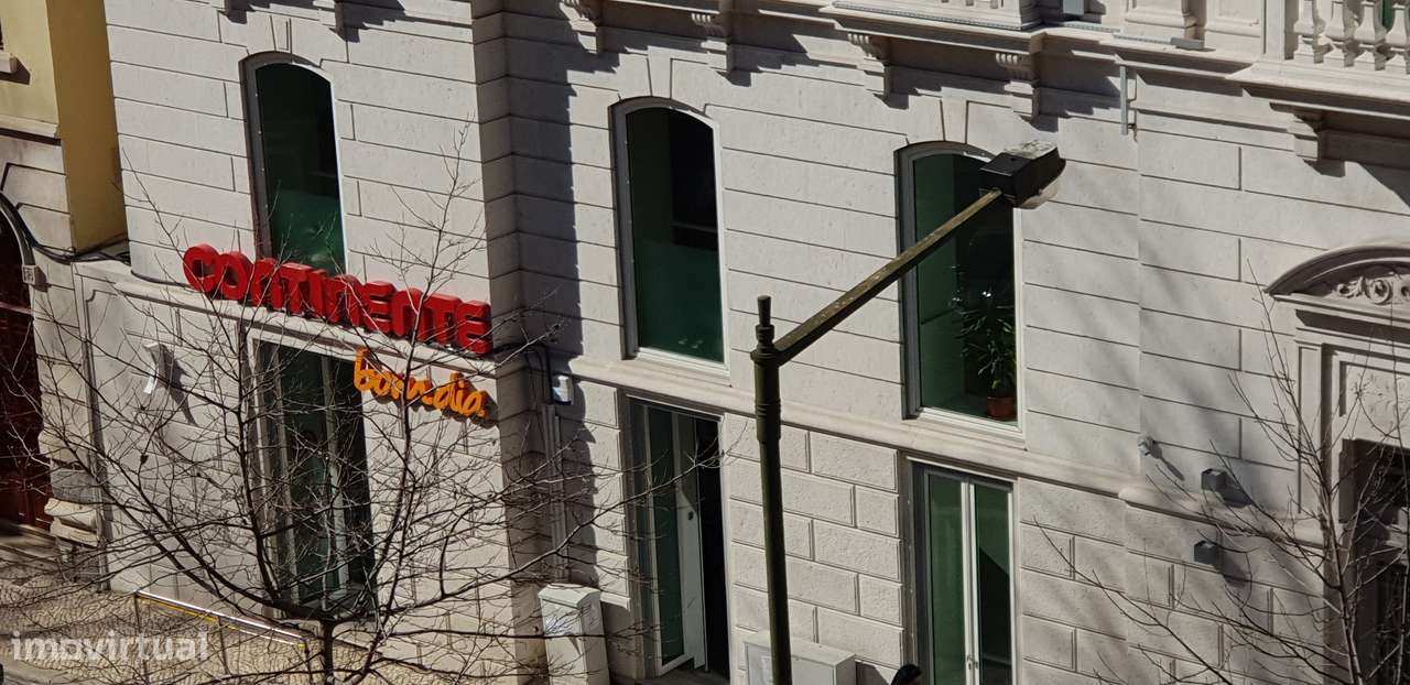 T5 com 3 casas de banho e 200m² em Lisboa - Grande imagem: 3/33