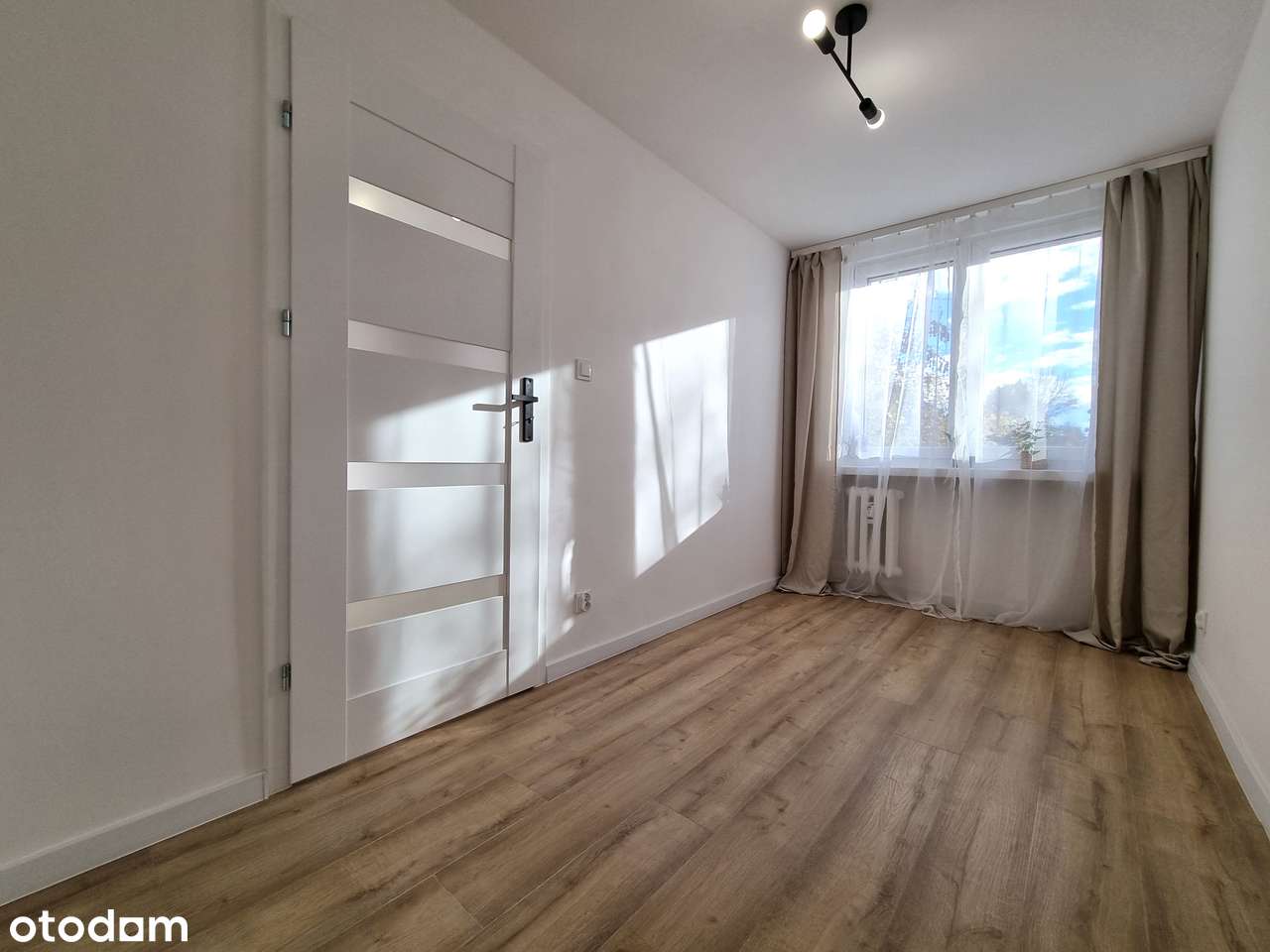 | 1 piętro + Balkon | 3x Pokoje | Po remoncie z nowym AGD |-14