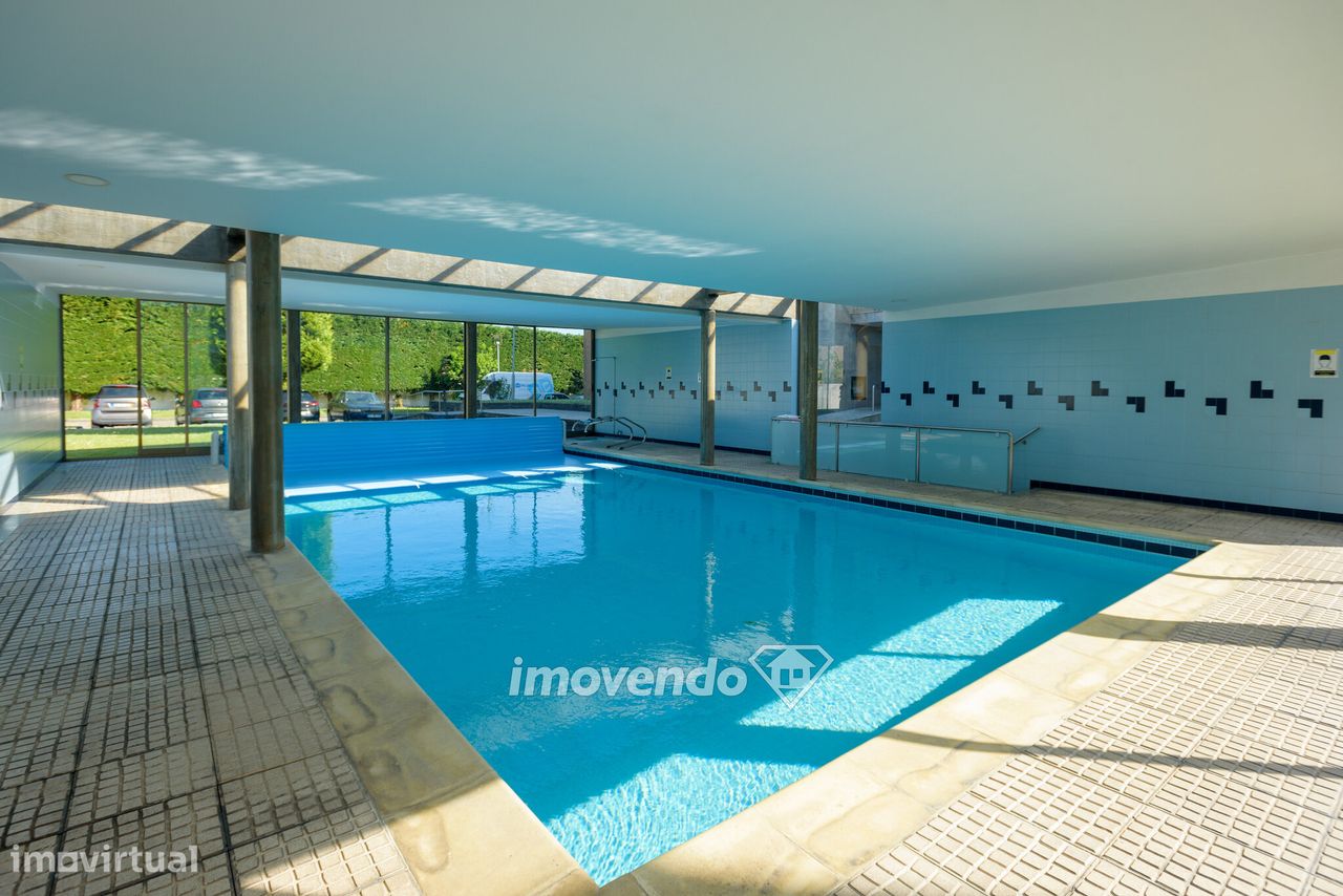 Apartamento T2 moderno, num condomínio com piscina, em Valongo