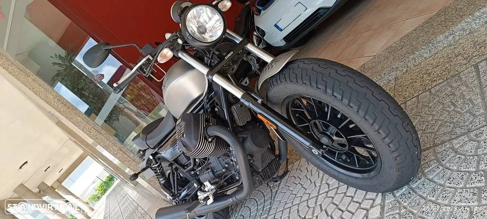 Moto Guzzi V9 Bobber - 4