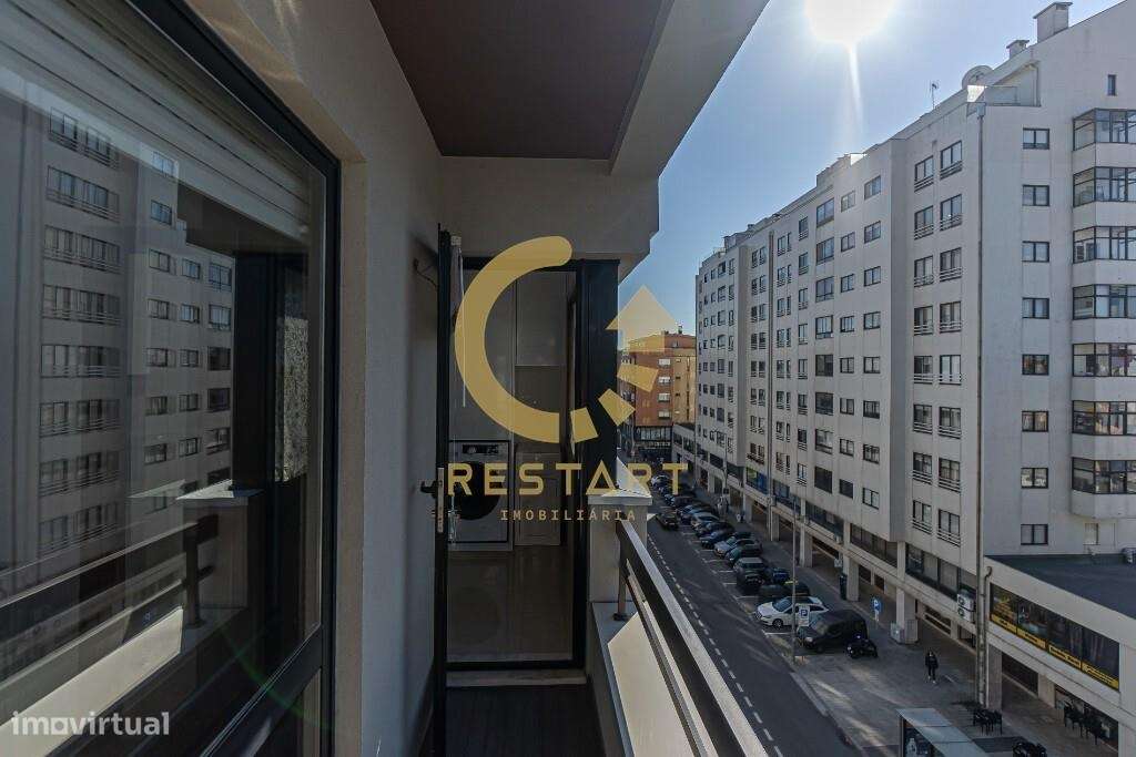 Apartamento T3 no centro do Porto — em zona nobre da cidade - Grande imagem: 5/44