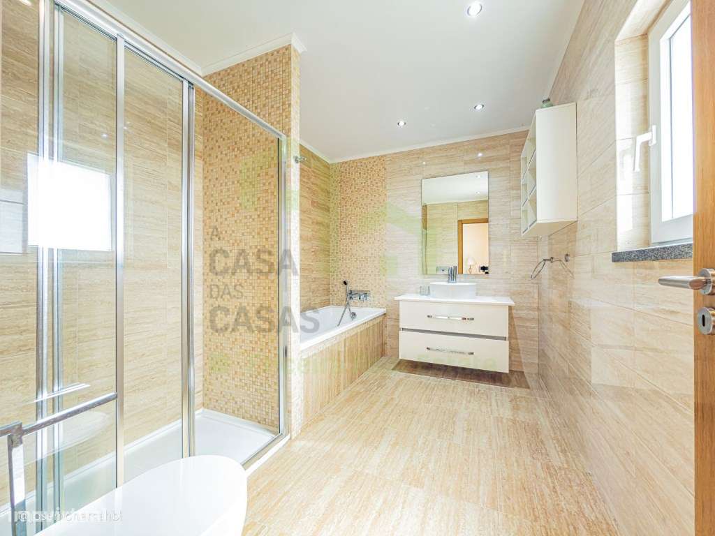 Vende Moradia T8, Ericeira 15 Km, A Casa das Casas-33