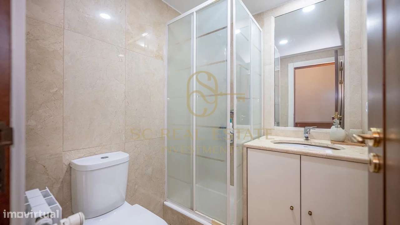 Exclusivo T2 Duplex Recuado, Último Piso, 2 Terraços, Cedofeita-25