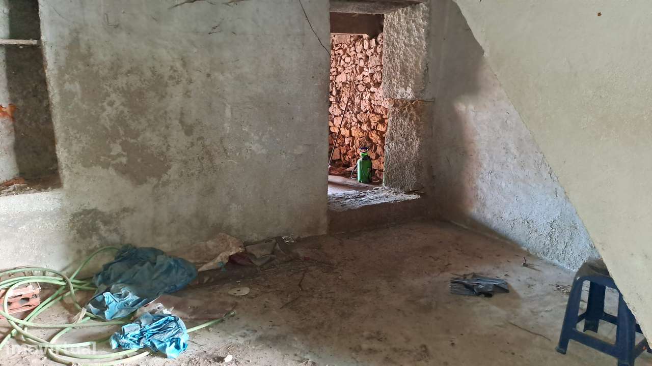 Moradia T2 para Reconstrução no Centro de Almalaguês-15