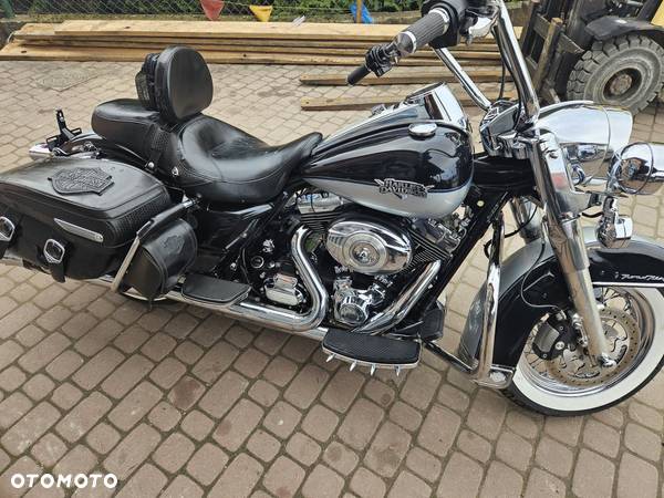 Harley-Davidson FLH Electra Glide - 1