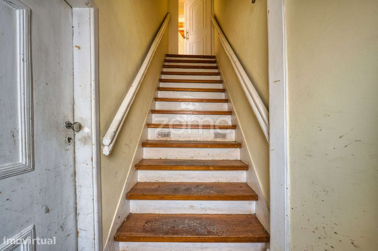 T2 com Traça Ribatejana, Espaço Exterior e Sótão no Centro do Carta... - Grande imagem: 4/27