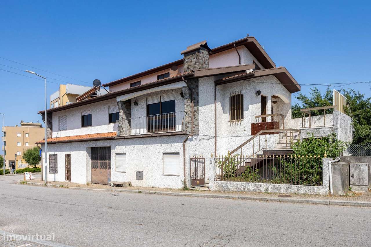 Moradia T4 com Armazém e Potencial de Negócio - Grande imagem: 4/29