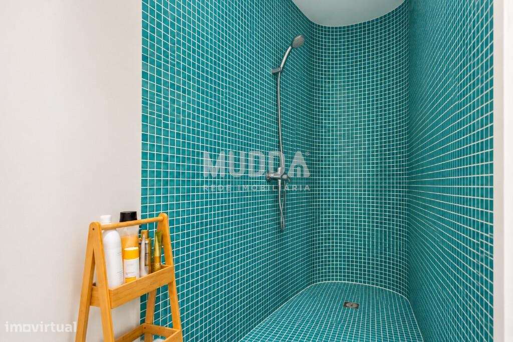 Moradia totalmente remodelada em 2025 — charme, modernidade e um jardi-21