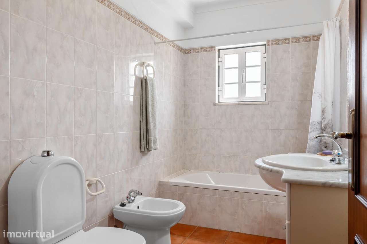 Herdade com moradia T4+1, piscina e lago-16