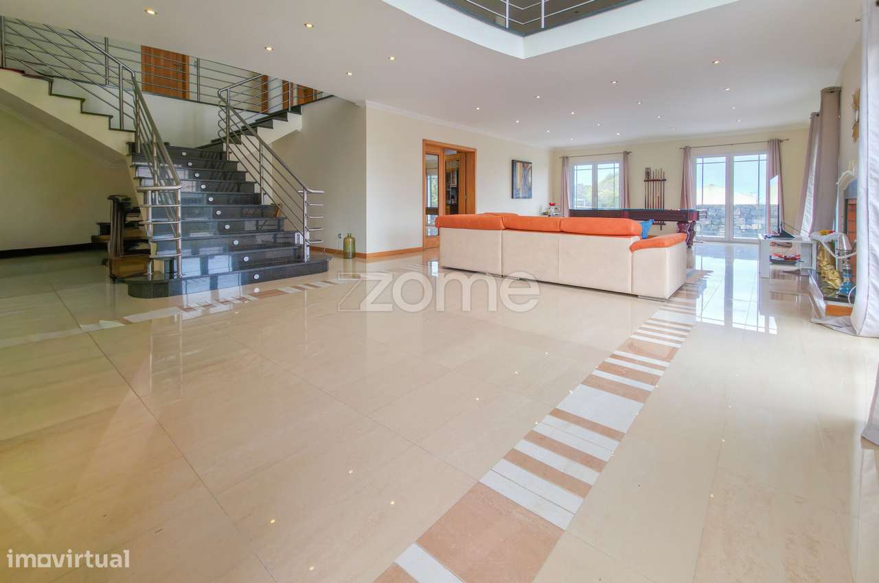 Moradia T5+1 de Prestígio com Piscina nos Fenais da Luz - Grande imagem: 3/50