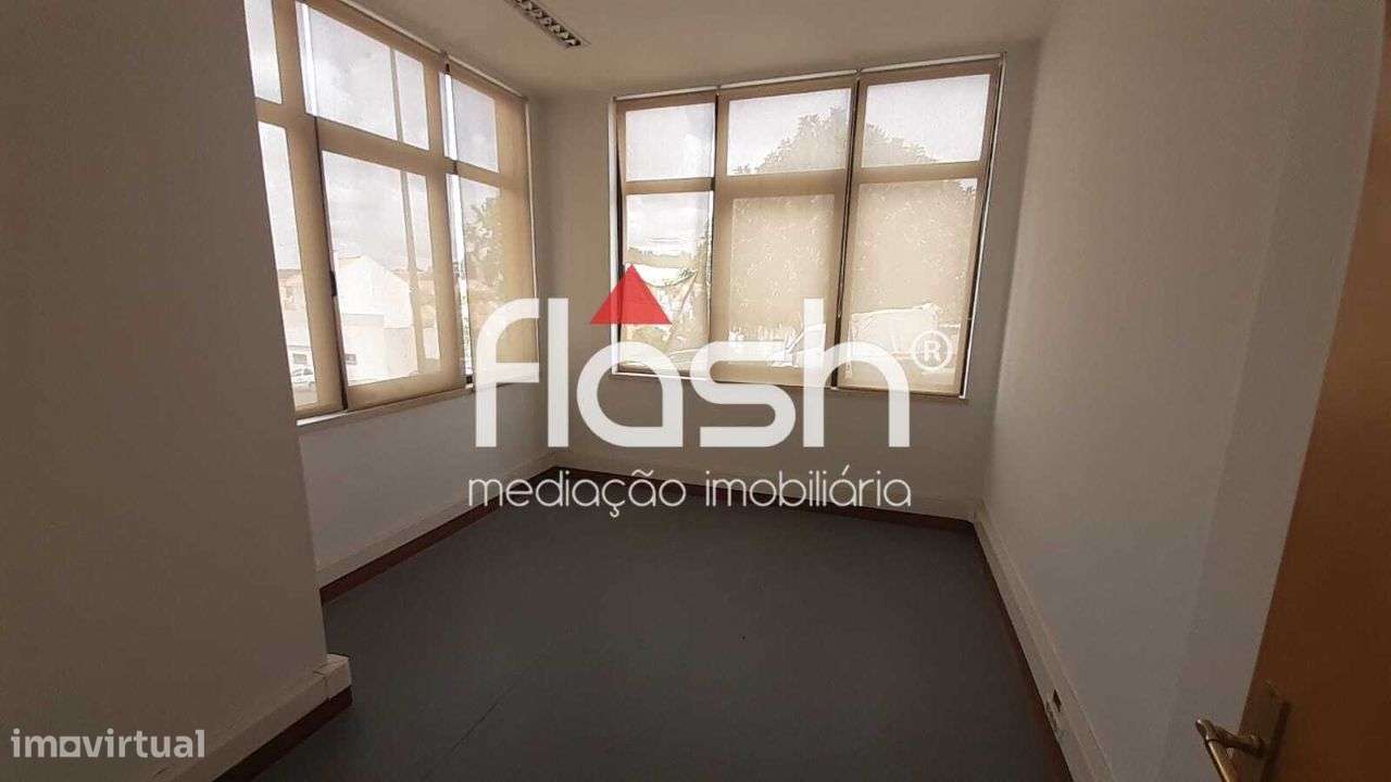 Venda de Espaço de loja/escritórios no Restelo-39