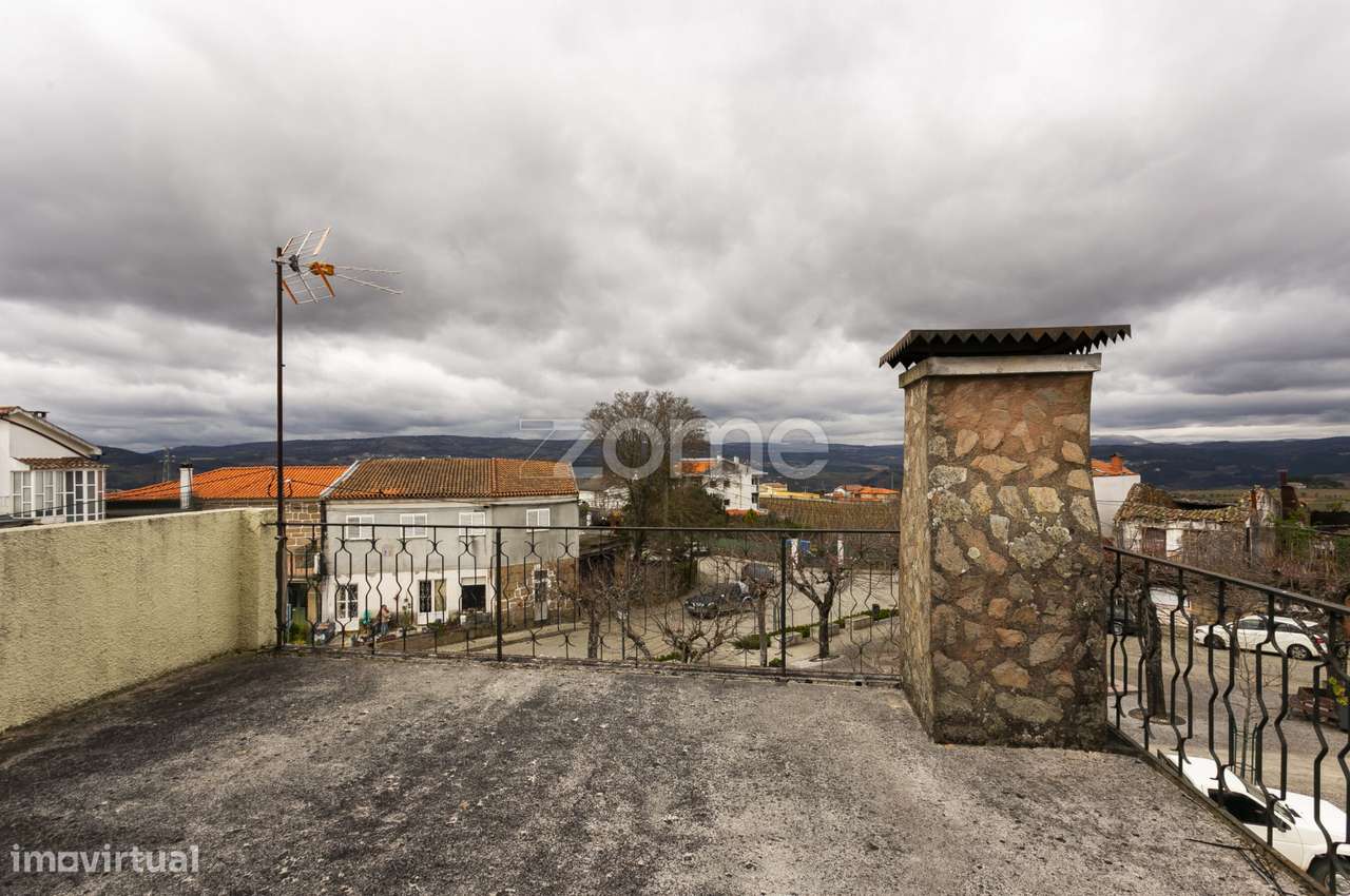 Moradia Para Venda Em Sanfins Do Douro