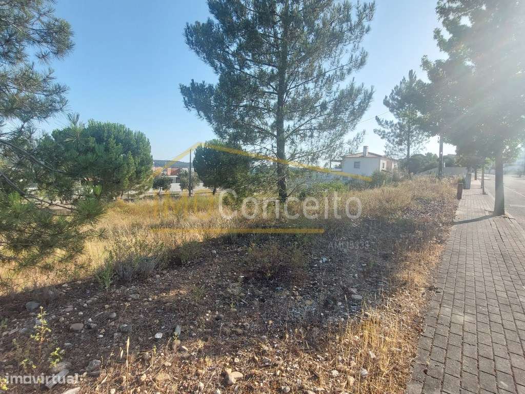 Loteamento Pinhal De´L Rei
Valores dos lotes desde 35.000€ - Grande imagem: 3/13