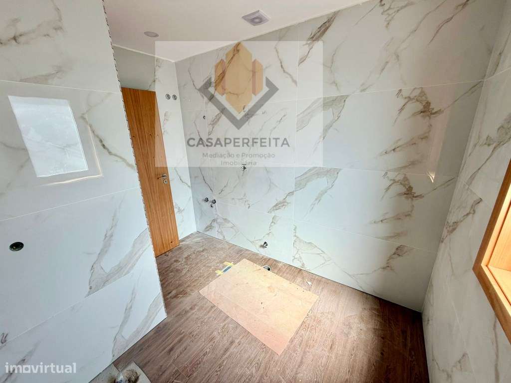 Apartamento T2 NOVO de 2 Frentes com 131m2, Varanda e Lugar de Gara...-13