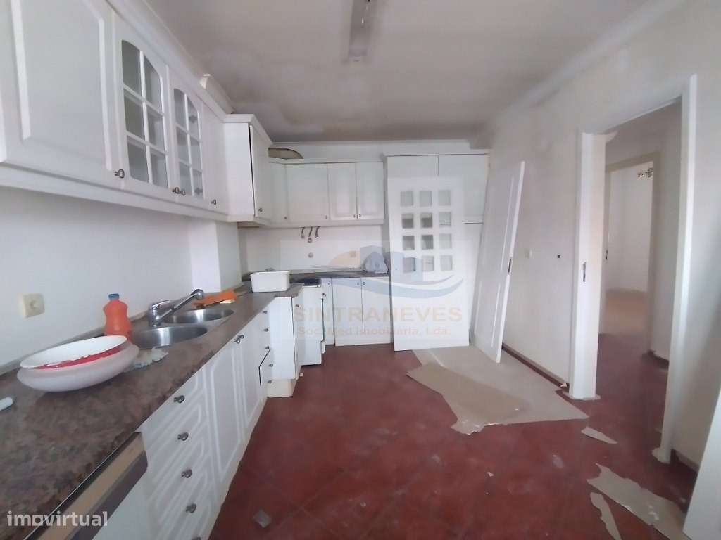 Lindo Apto T4 , totalmente remodelado num 1º andar, junto à Base Na...-18