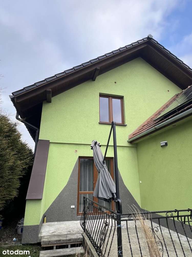 Funkcjonalny dom w dobrej lokalizacji-2