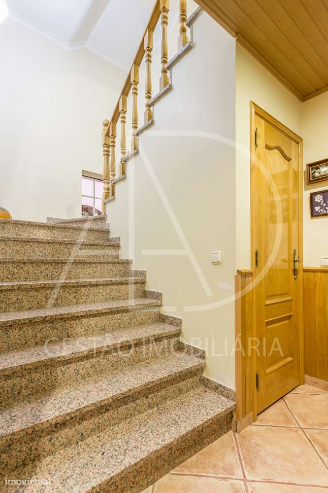 MORADIA T5+1 EM SANTO ANDRÉ, BARREIRO-17