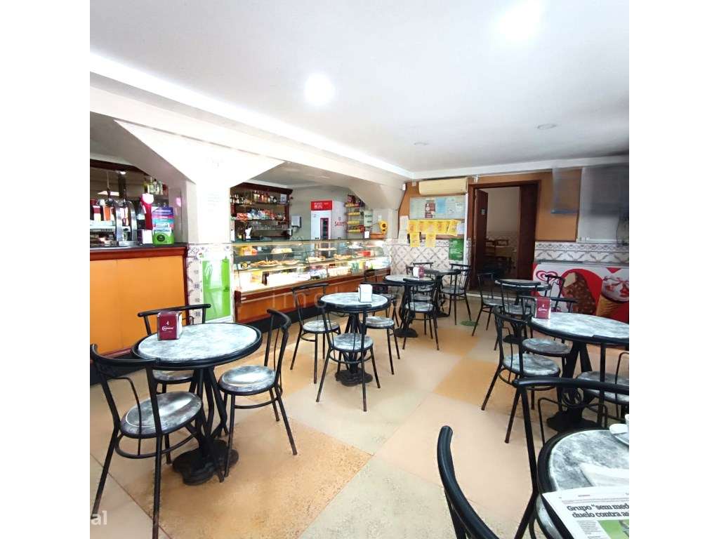 Prédio de Propriedade Total com Espaço Comercial e Moradia V4 - Grande imagem: 2/32