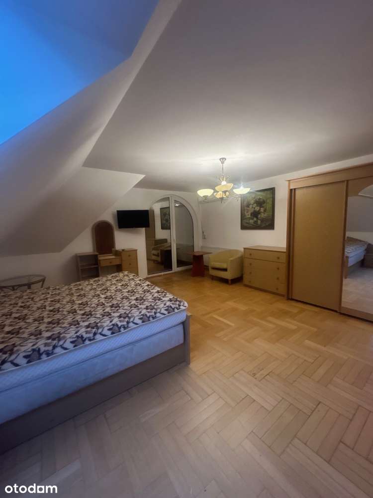 Przestronny dom z pięknym ogrodem w klimacie mini zamku-13