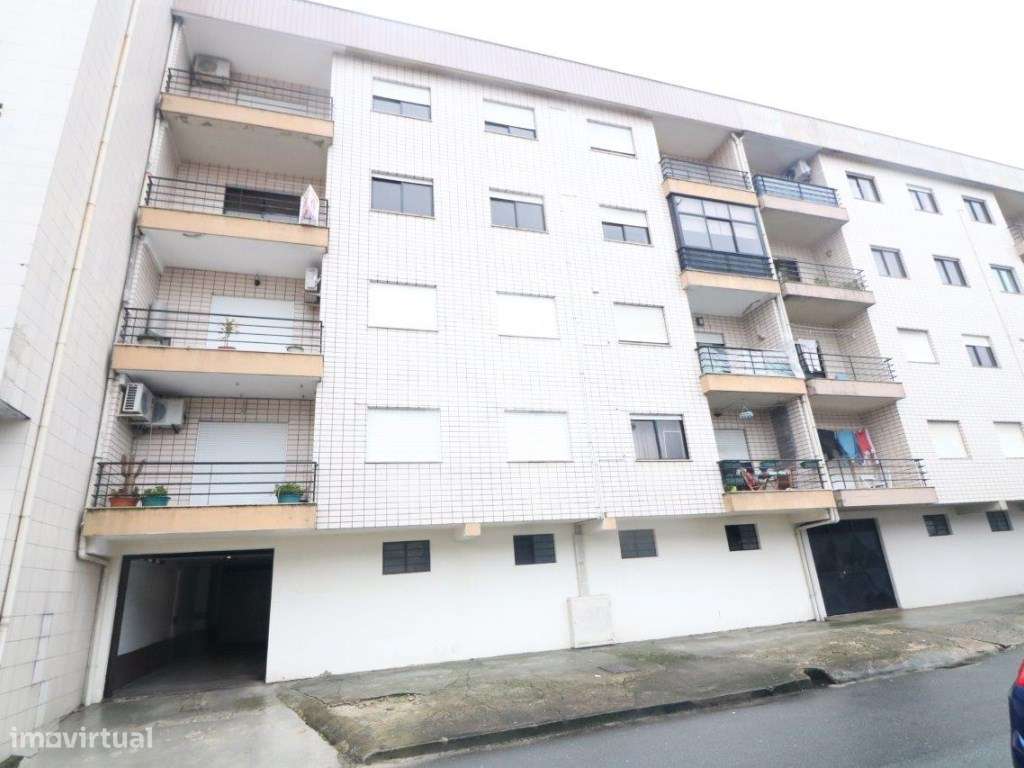 Venda de Apartamento T3 em Lomar-32