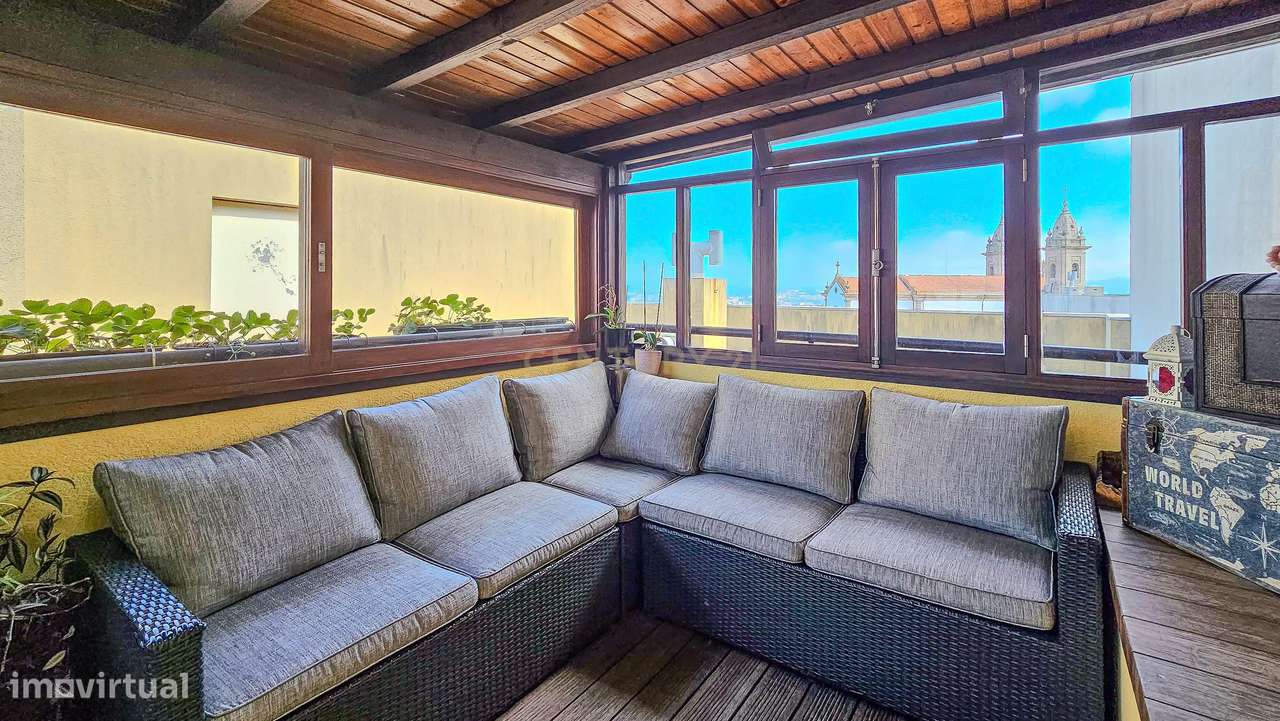 Apartamento T2 no Bonfim, Porto, terraço fechado e varanda.-13