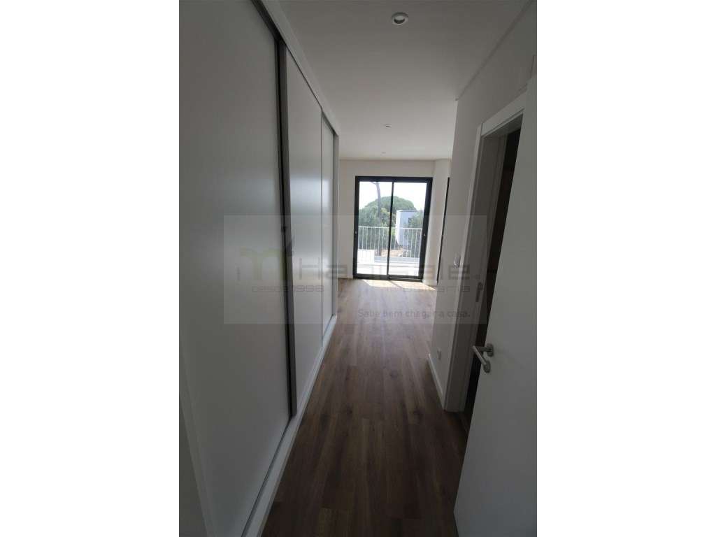 Moradia V3 +1 com piscina em Barcarena-16