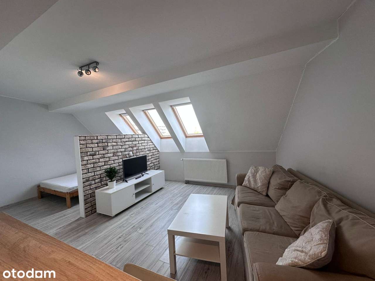 Duża kawalerka w Apartamentowcu z Windą-0