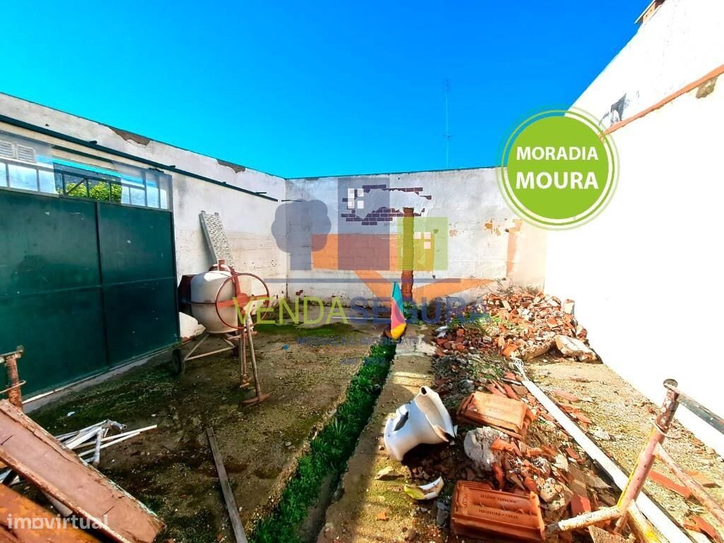 Moradia T2 R/C com quintal| Zona da Salúquia | Moura