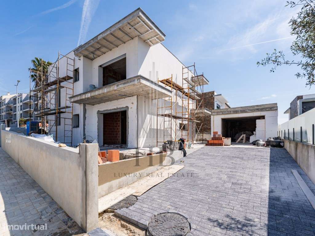 Moradia T4 de Luxo com Piscina Privativa e Jardim | Mafra-37