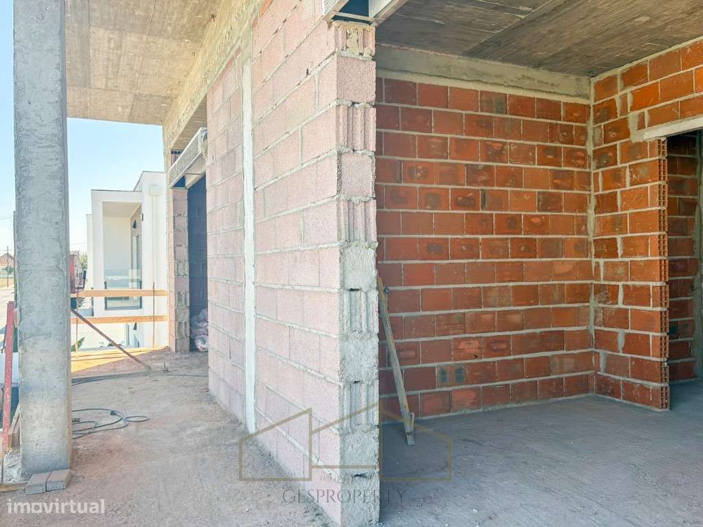 Moradia T4 em Fernão Ferro-38