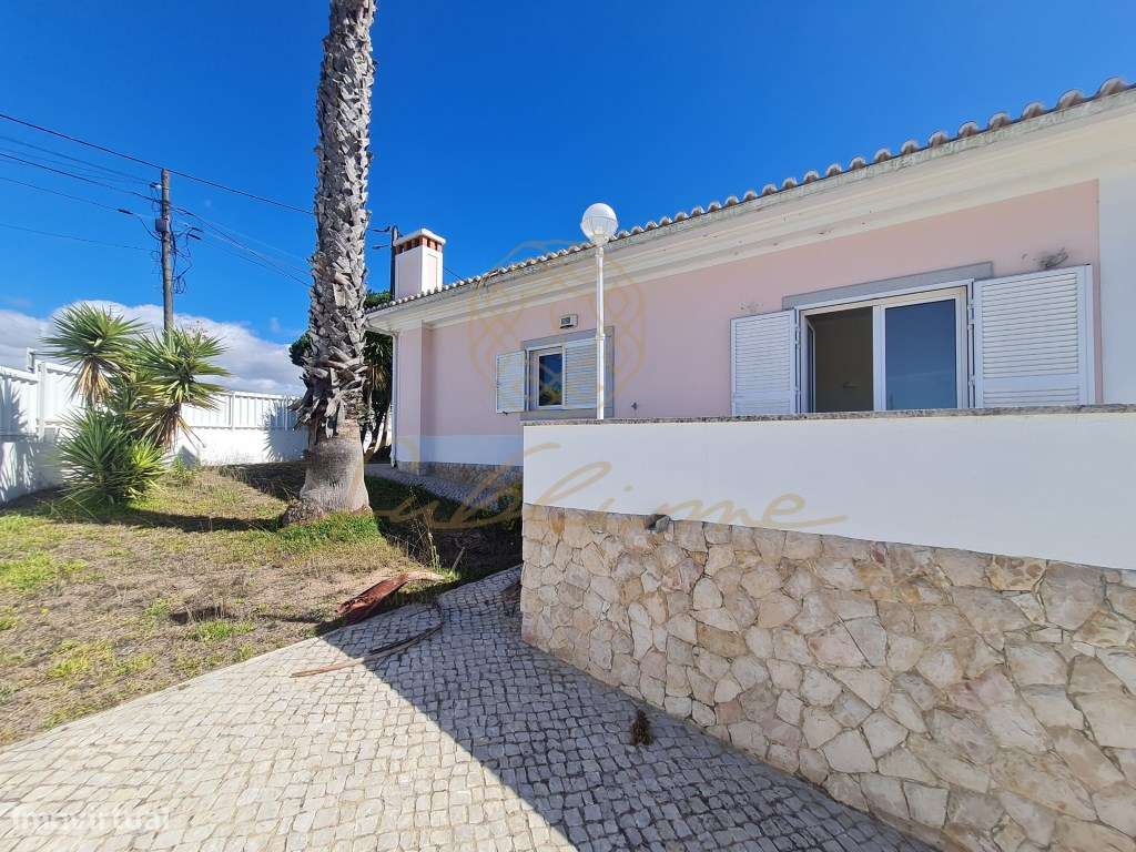 Moradia isolada V3+2 situada em Caixas, Sesimbra com Piscina-1