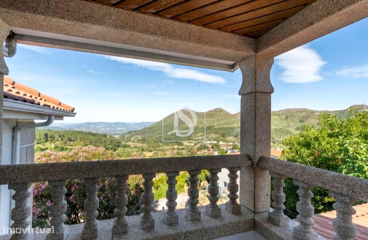 Moradia Independente T6 com 6 suítes e Piscina-24