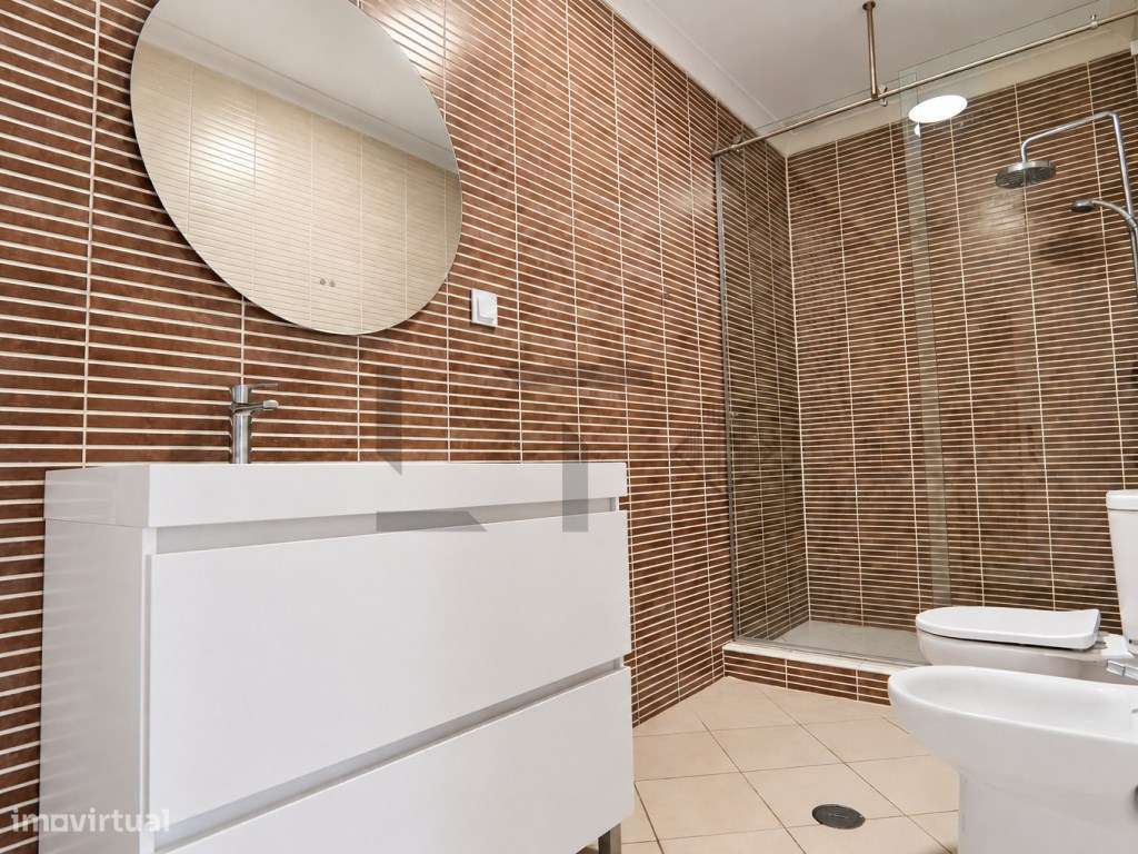 Quinta com 2 Moradias, 2 Campos de Ténis e Piscina, para Venda em P...-52