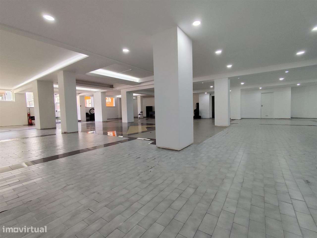 Espaçosa loja em Torres Novas - Grande imagem: 4/9