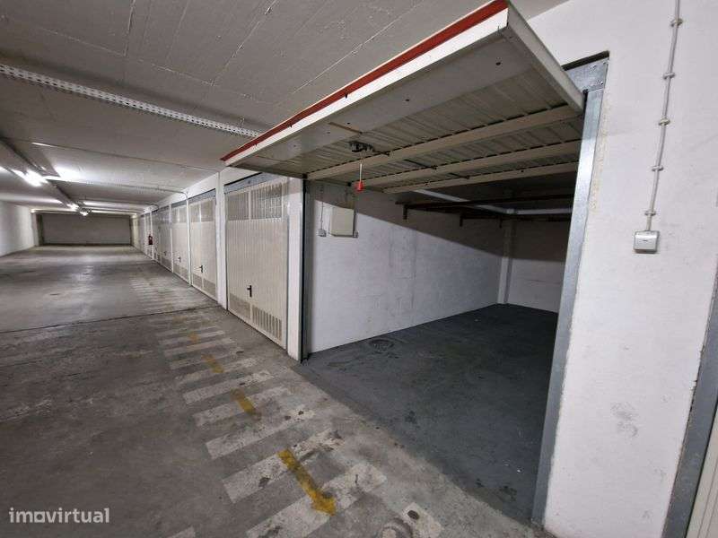 Garagem/ Box com quadro elétrico privado - Grande imagem: 4/8