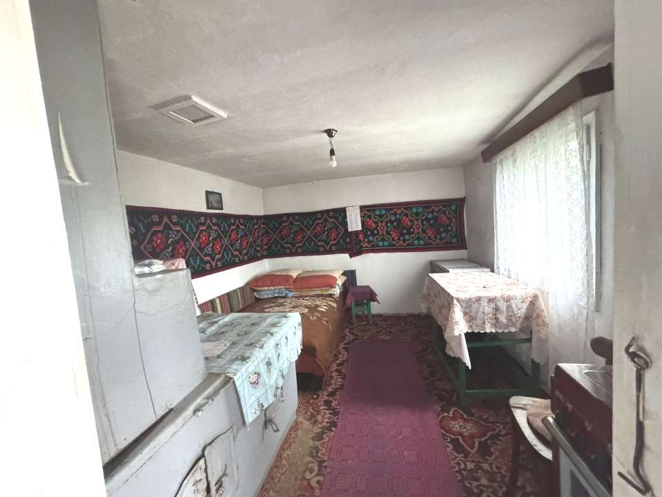 Adresa in Romania-  casa batraneasca demolabila cu 2050 mp teren - Imagine principală: 4/19