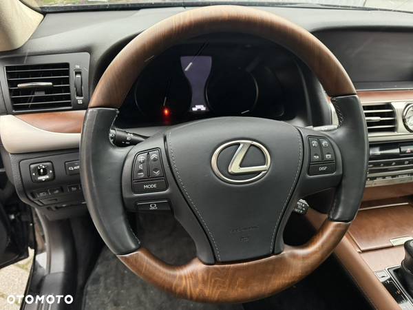 Lexus LS 460 Dynamic Line + Impression Line - 33