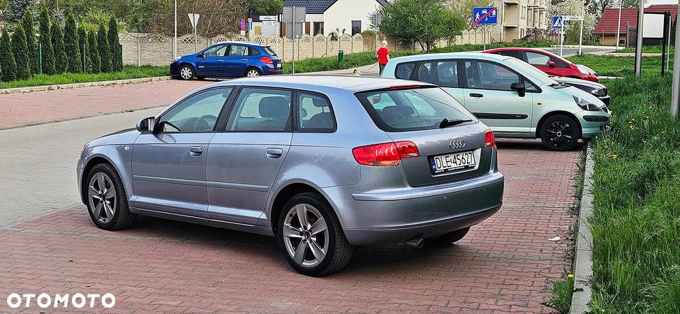 Audi A3 1.6 FSI Attraction - 11